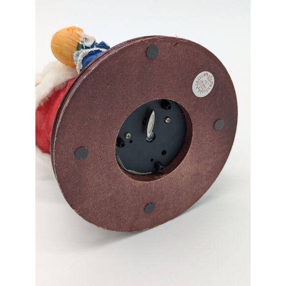 Le Jardine French Collection Christmas Scene Santa & Children with Musical Base - Picture 15 of 16